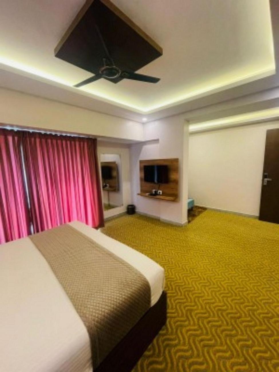 Vovo Hotels Yelahanka Exterior photo